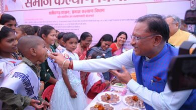 Ready to Eat Cakes : जब मुख्यमंत्री विष्णुदेव साय खुद बने बच्चे और रेडी टू ईट से बने केक को काटा