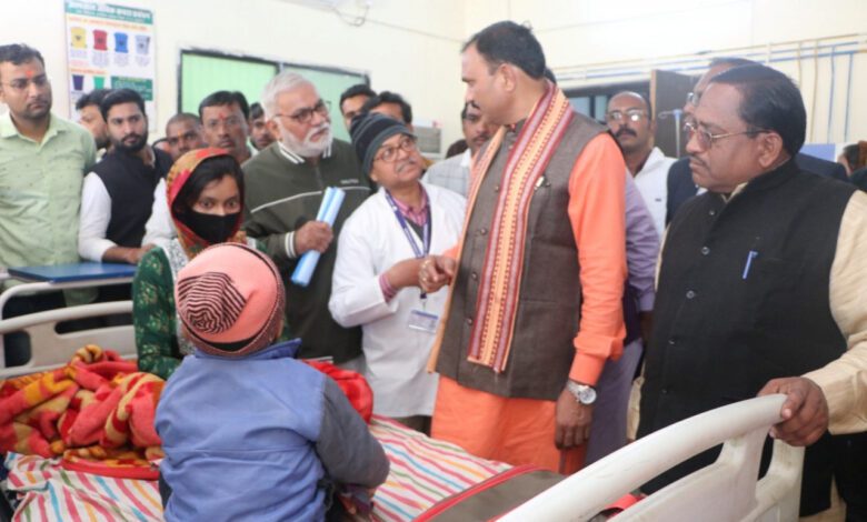 Inspected the Hospital : स्वास्थ्य एवं परिवार कल्याण, चिकित्सा शिक्षा मंत्री जायसवाल ने जिला अस्पताल का किया निरीक्षण