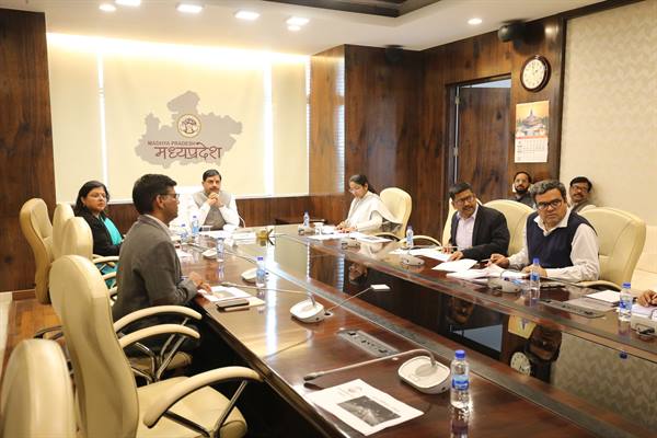 Meeting held in the Ministry : मध्य प्रदेश के मुख्यमंत्री डॉ. मोहन यादव ने मंत्रालय में ली बैठक…संत हिरदाराम नगर (बैरागढ़) से 20 जनवरी को आरंभ होगा बीआरटीएस कॉरिडोर हटाने का कार्य