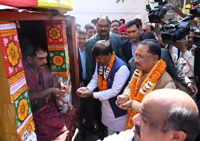 Balbhadra’s Chariot Wheels : मुख्यमंत्री ने भगवान जगन्नाथ के रथ के पहिया की पूजा-अर्चना कर प्रदेशवासियों की सुख-समृद्धि की कामना की