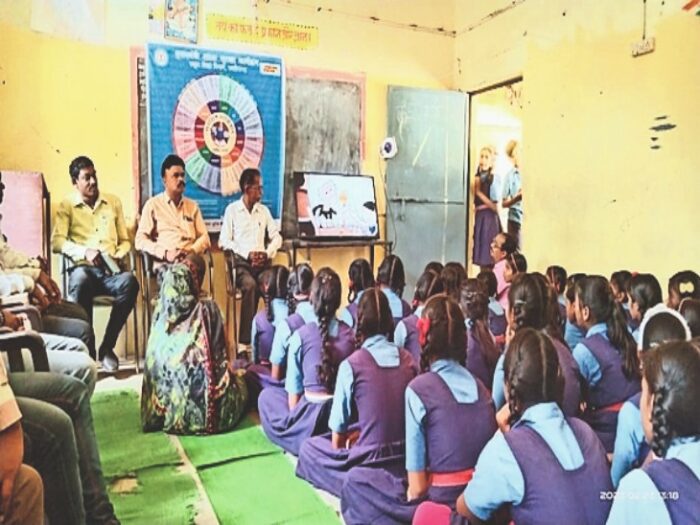 CM School Safety Program : मुख्यमंत्री शाला सुरक्षा कार्यक्रम के तहत स्कूलों में बच्चों की सुरक्षा के लिए शिक्षकों को किया गया प्रशिक्षित