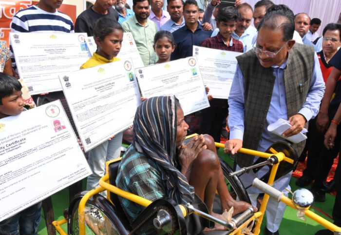 CM in Jashpur : सशक्त जशपुर के अंतर्गत मुख्यमंत्री विष्णुदेव साय ने सामग्री का किया वितरण